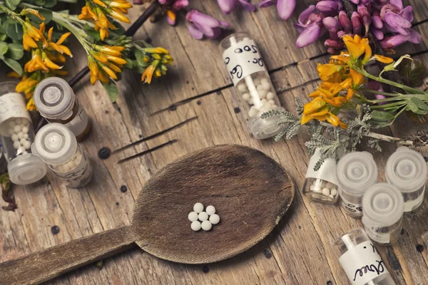 Homeopatik şişe ve hapları