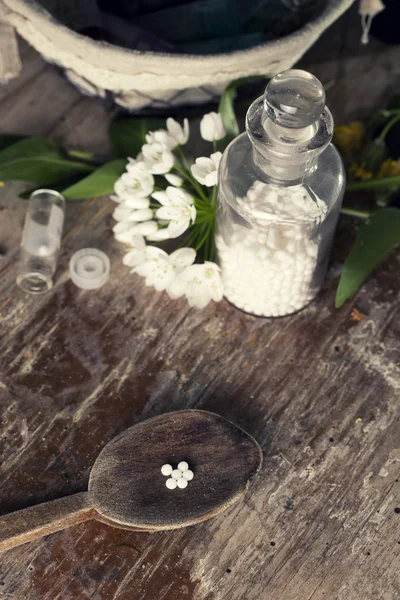 Homeopatik şişe ve hapları