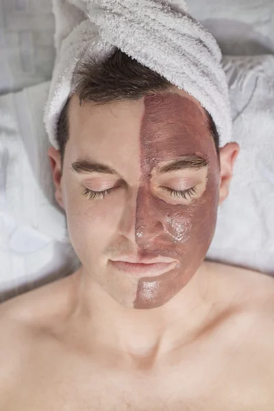 Man with a mud mask on this face — Stock Photo, Image