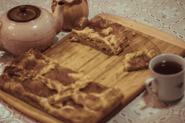 Праздничный Русский Традиционный Пирог Джемом Apple Чашкой Чая — стоковое фото