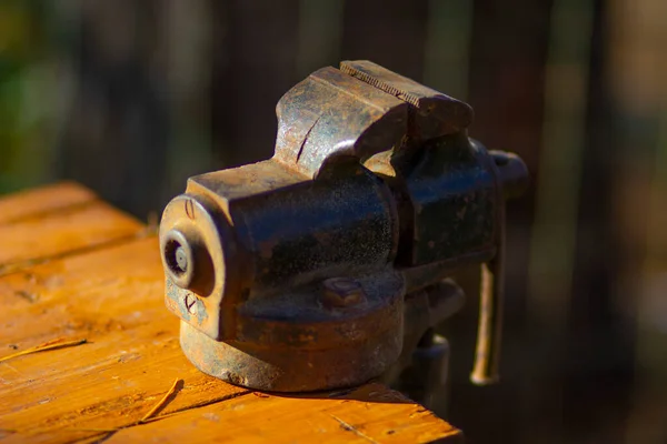 Gammal Vintage Gjutjärn Retro Skruva För Låssmedja — Stockfoto