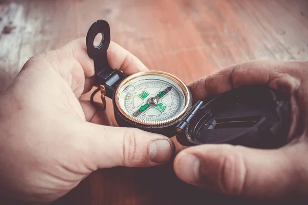 Old Vintage Compass Green Arrows Sports Tourism Hands Man — Stock Photo, Image