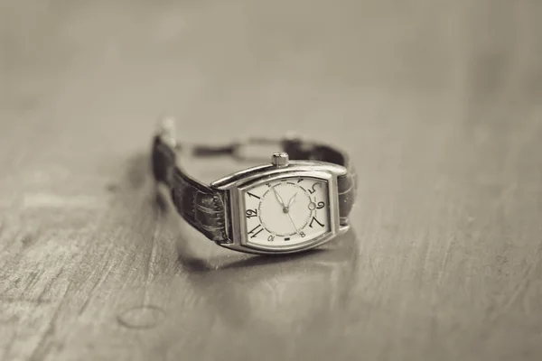 Mekanisk Handled Vintage Elegant Klocka Med Läderrem — Stockfoto