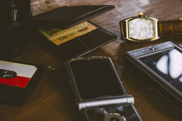 Gentleman Set Mobiltelefon Läder Plånbok Armbandsur Fickdator — Stockfoto