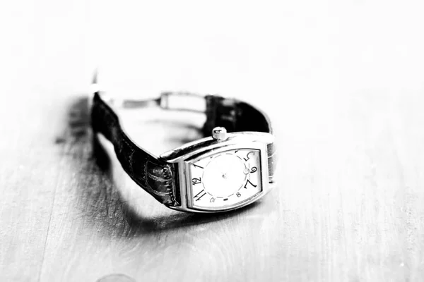 Reloj Pulsera Mecánico Vintage Elegante Con Correa Cuero — Foto de Stock