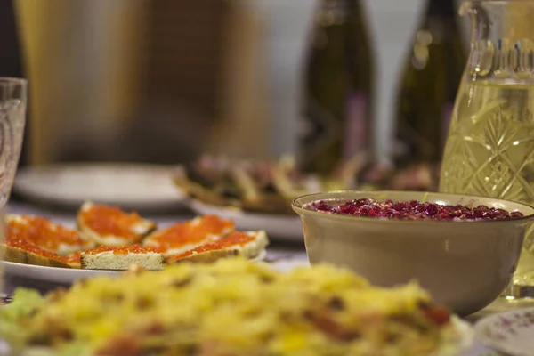 Coberto Com Comida Deliciosa Mesa Russa Festiva Ano Novo — Fotografia de Stock