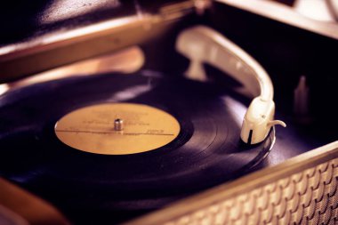 Eski Sovyet Vinil Disk Oynatıcı Antika Retro Radyosu