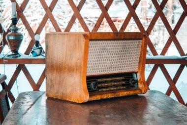 Eski Sovyet Vinil Disk Oynatıcı Antika Retro Radyosu