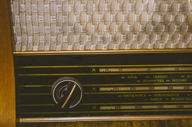 Eski Sovyet Vinil Disk Oynatıcı Antika Retro Radyosu