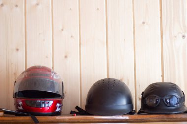 Motosiklet sürmek için kask ve kask.