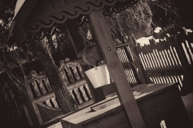 Kova ile Eski Kaliteli Ahşap Kuyu