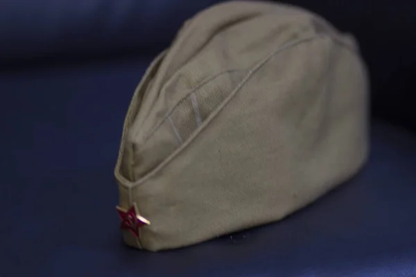 Παλιά Σοβιετική Στρατιωτική Μαντίλα Πράσινο Καπέλο Στρατιώτη — Φωτογραφία Αρχείου