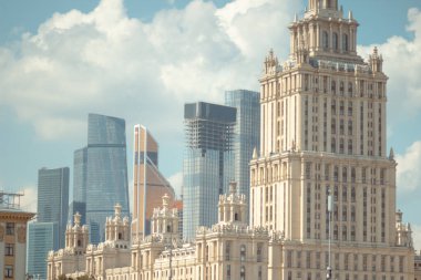 Moskova 'nın büyük metropolündeki yüksek modern gökdelenler.