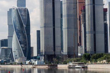Moskova 'nın büyük metropolündeki yüksek modern gökdelenler.
