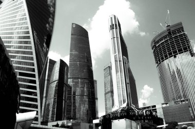 Moskova 'nın büyük metropolündeki yüksek modern gökdelenler.