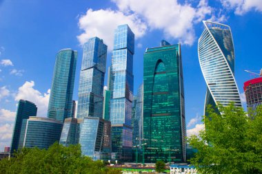 Moskova 'nın büyük metropolündeki yüksek modern gökdelenler.