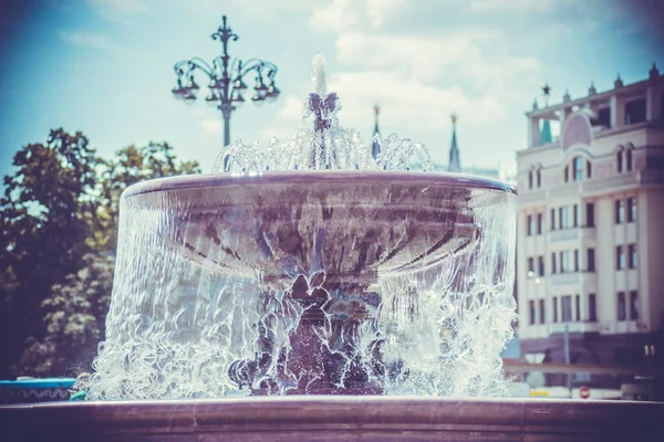 Krásná Hlučná Fontána Vodou Náměstí — Stock fotografie