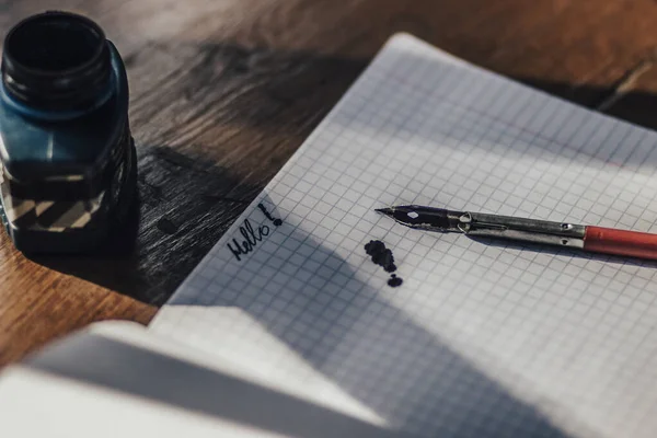 Bolígrafo Rojo Tinta Negra Cuaderno — Foto de Stock