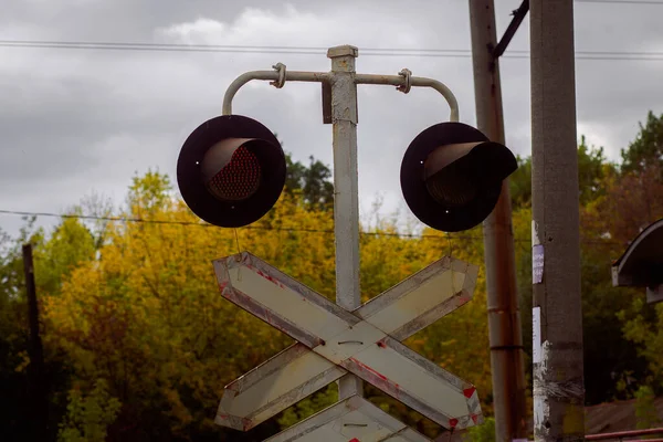 Semáforo Intermitente Rojo Una Señal Tráfico Cruce Ferroviario — Foto de Stock