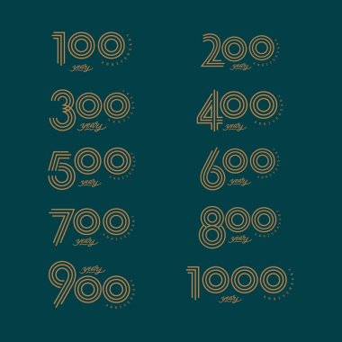 Kutlama etkinliği, düğün, tebrik kartı ve davetiye için bir dizi yıl dönümü logoti tarzı altın rengi