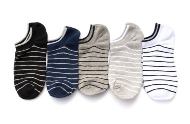 kırpma yolu ile beyaz bir arka plan üzerinde renkli çizgili çorap satır yukarı