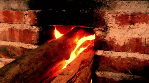 Dřevo hoří v starém stylu sporák 4k — Stock video