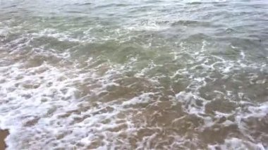 Dalga ses 4k ile kumlu plajda denizin yumuşak