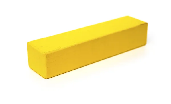 Stuk van gele houten speelgoed blok op witte achtergrond — Stockfoto