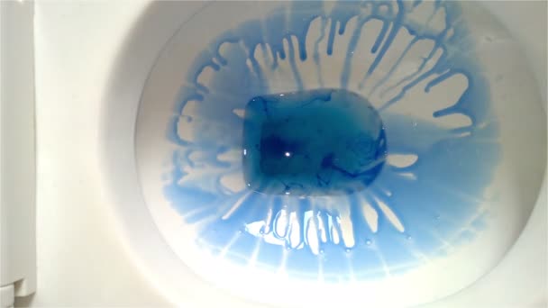 清洗与化学液体 4 k 马桶 — 图库视频影像