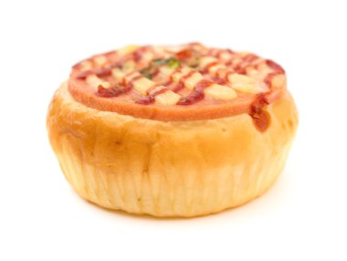 yan görünümü ekmek üstüne beyaz bir arka plan üzerinde Barbekü domuz eti ile