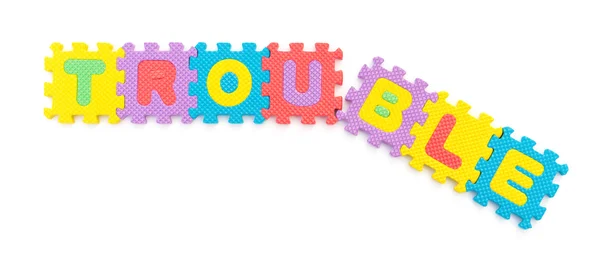 Mot cassé de trouble fait par puzzle puzzles sur blanc — Photo