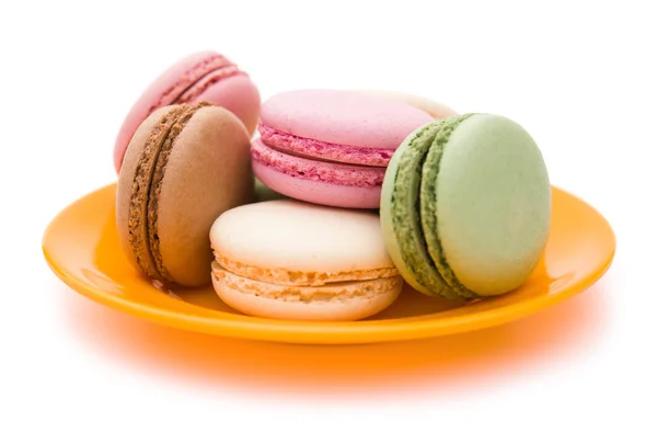 Colorful macaroons on plate with clipping path, side view — Stock Photo, Image