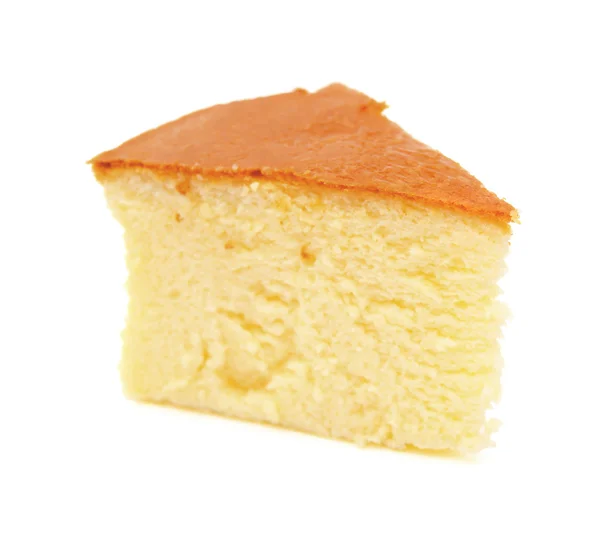 Stück Käsekuchen auf Weiß mit Schneideweg — Stockfoto