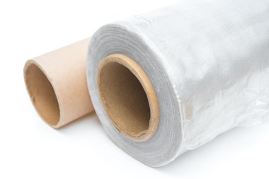 Rulo plastik streç film ile boş bir beyaz zemin üzerine sarma