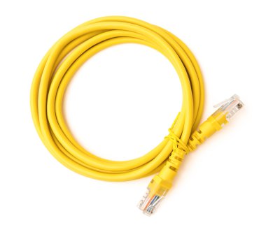 Üstten Görünüm sarı rj45 bilgisayar ağ kablosunun beyaz kırpma yoluyla bağlanması