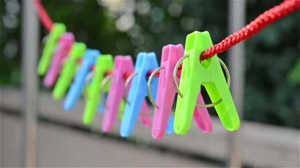 Clothespins hanging on rope in wind — Stock Video