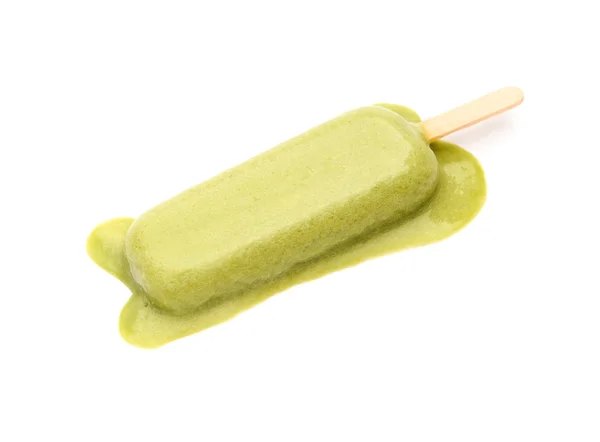 Gröna popsicle smälter på en vit bakgrund — Stockfoto