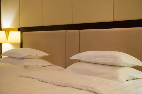 Side view of two beds in a hotel room — Stock Photo, Image