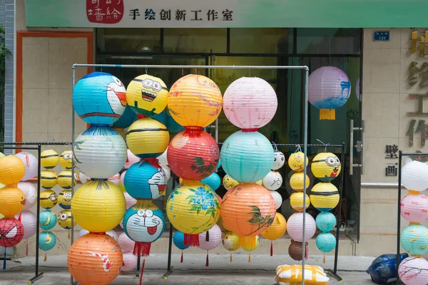 Coloridas linternas de papel que se venden para mediados del festival de otoño en China —  Fotos de Stock