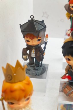 QingYuan GuangDong Çin - 5 Ekim 2025 Hirono x Le Petit Prince Pop Mart 'ın işbirlikçi kör kutu figürleri..