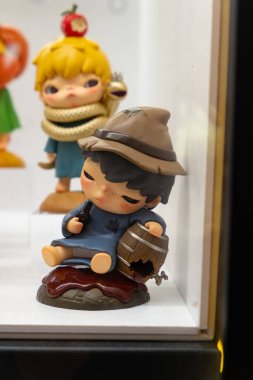 QingYuan GuangDong Çin - 5 Ekim 2025 Hirono x Le Petit Prince Pop Mart 'ın işbirlikçi kör kutu figürleri..