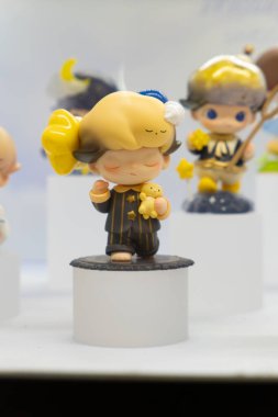 QingYuan GuangDong Çin - 5 Ekim 2025: DIMOO Weavring Wonders bebeği.