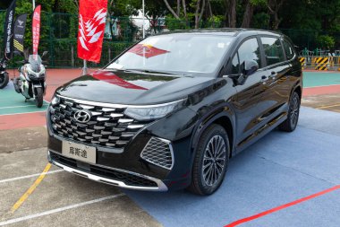 ZHONGSHAN GUANGDONG Çin - 24 Ekim 2025: siyah Hyundai Custo arabası.
