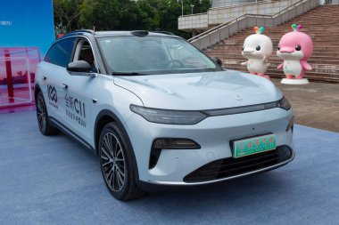 ZHONGSHAN GUANGDONG Çin - 24 Ekim 2025: açık gri bir Sıçrama CII arabası.