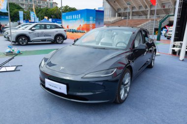 ZHONGSHAN GUANGDONG Çin - 24 Ekim 2025: siyah Tesla Model 3.