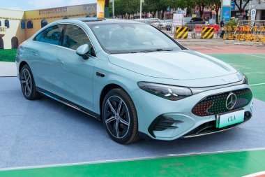 ZHONGSHAN GUANGDONG Çin - 24 Ekim 2025: açık mavi bir Mercedes-Benz CLA arabası.