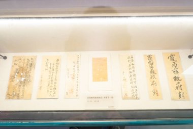 XiaPu FuJian Çin-14 Ağustos 2025: XiaPu Müzesi 'ndeki Sovyet Hükümeti' ne ait bir dizi uyarı, mühür ve diğer eşyalar.