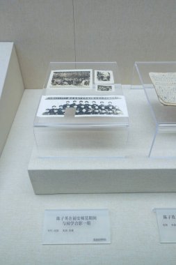 XiaPu FuJian Çin-14 Ağustos 2025: XiaPu Müzesi 'ndeki Fuan Normal Okulu Çalışmaları sırasında Chen Ziying ve Sınıf Arkadaşlarının Grup Fotoğrafları.