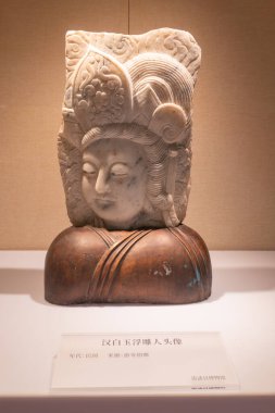 XiaPu FuJian Çin-14 Ağustos 2025: XiaPu Müzesinde Beyaz Mermer Yardım Portresi.