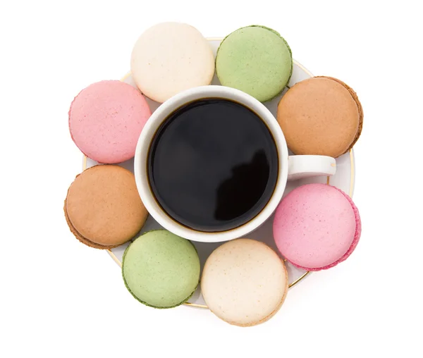 Colorful macaroons and cup of coffee shaped like a flower with clipping path — Stock Photo, Image